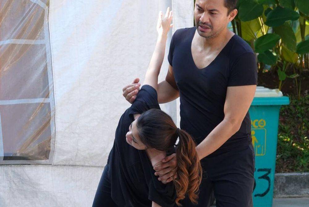 potret Anjasmara jadi guru Yoga artis sinetron Love Story the Series (instagram.com/anjasmara)