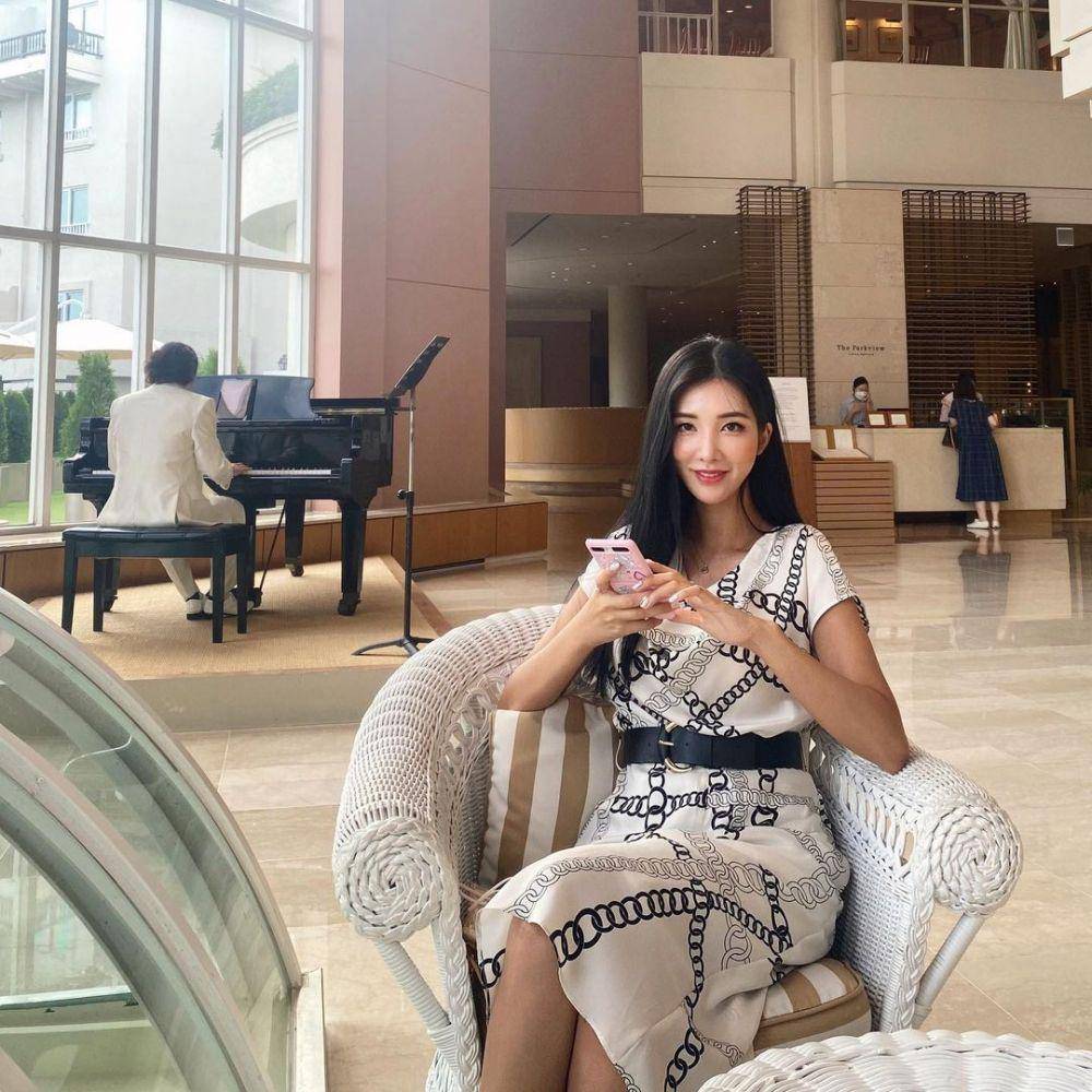 Park Ha Ri (instagram.com/twinkle_hari)