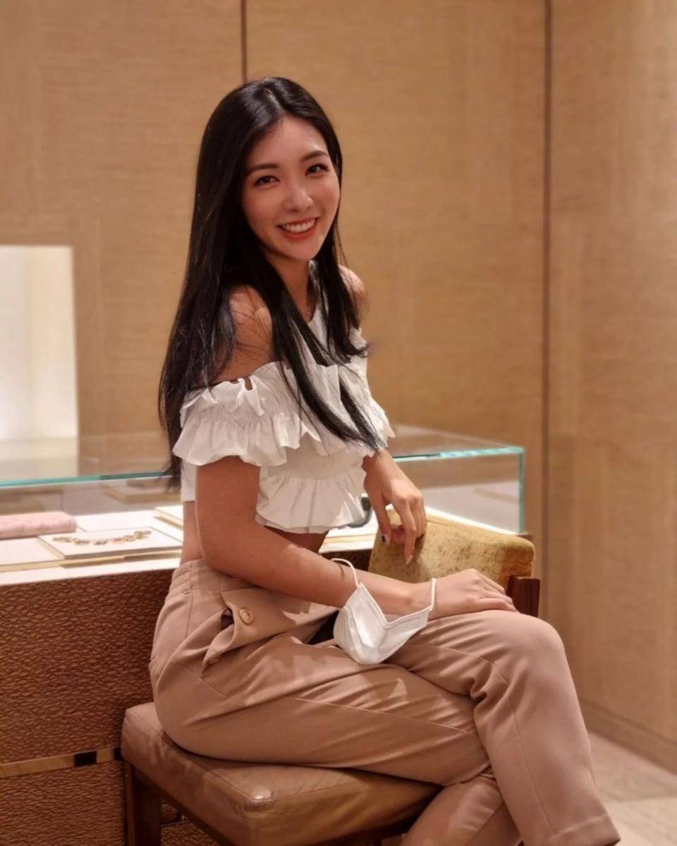 Park Ha Ri (instagram.com/twinkle_hari)