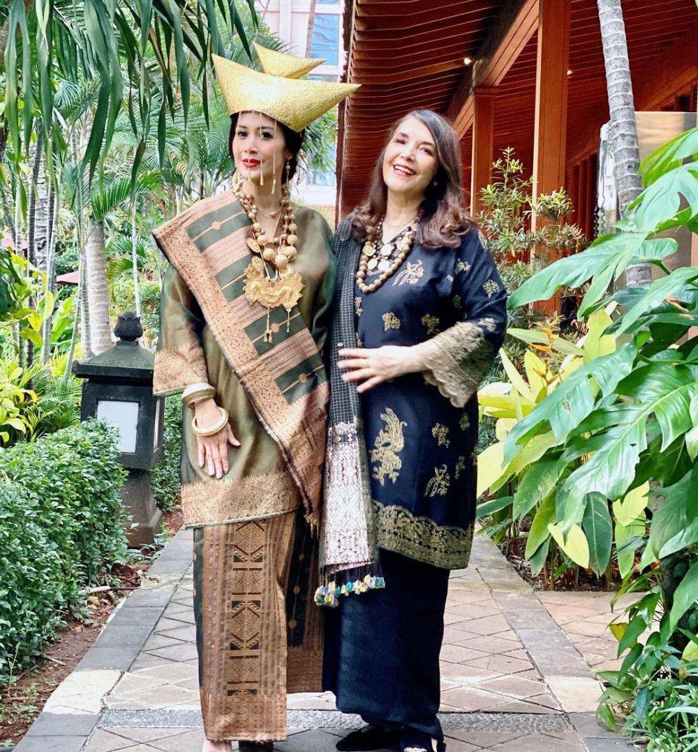 Baju Etnik (instagram.com/dps_diahpermatasari)