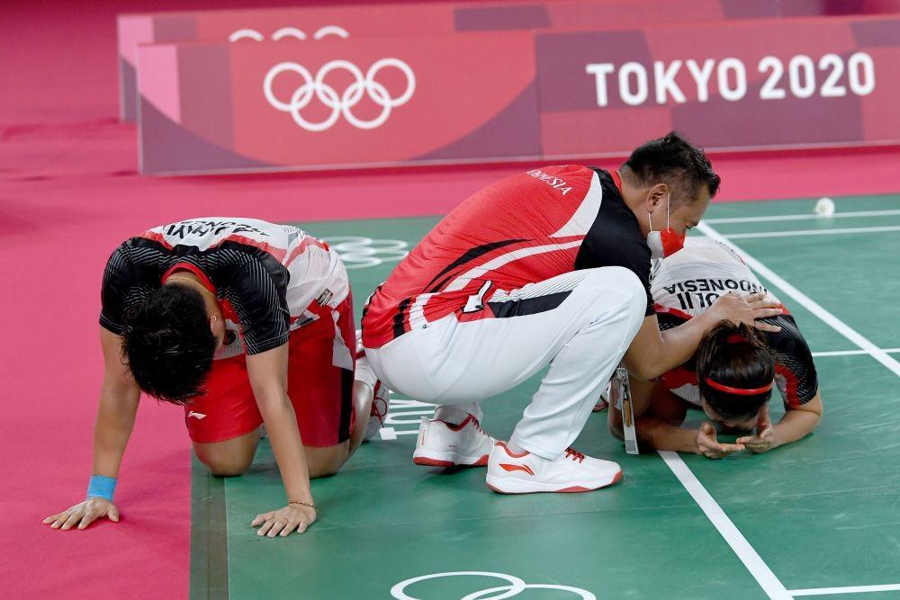 Potret Emosional dan Bersejarah Greysia/Apriyani Raih Emas Olimpiade