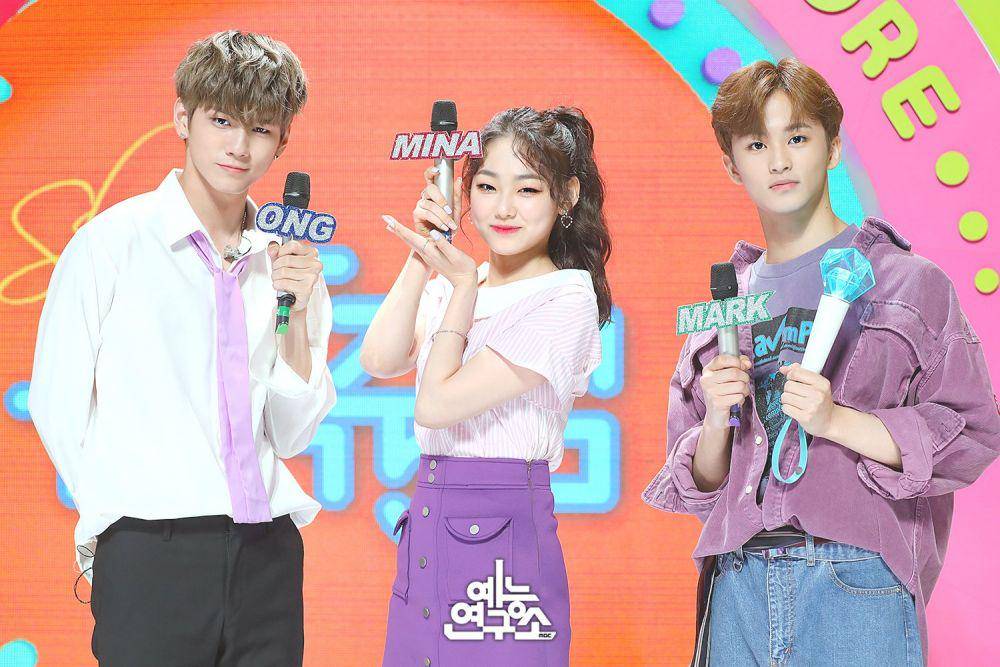 Seong Woo, Mina dan Mark sebagai host Music Core (twitter.com/MBC_entertain)