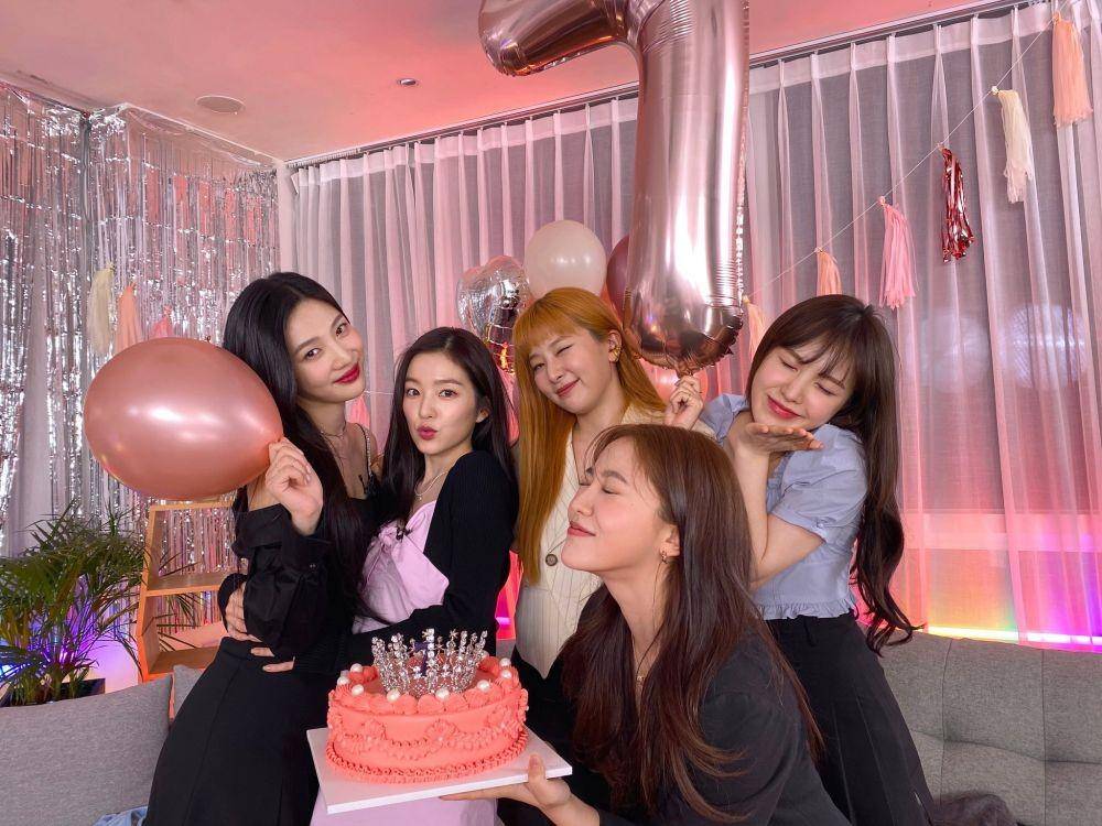 Red Velvet (twitter.com/RVsmtown)