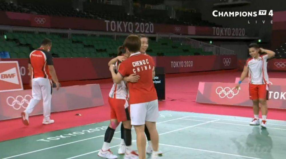 Persahabatan pemain bulu tangkis (vidio.com/olympic)