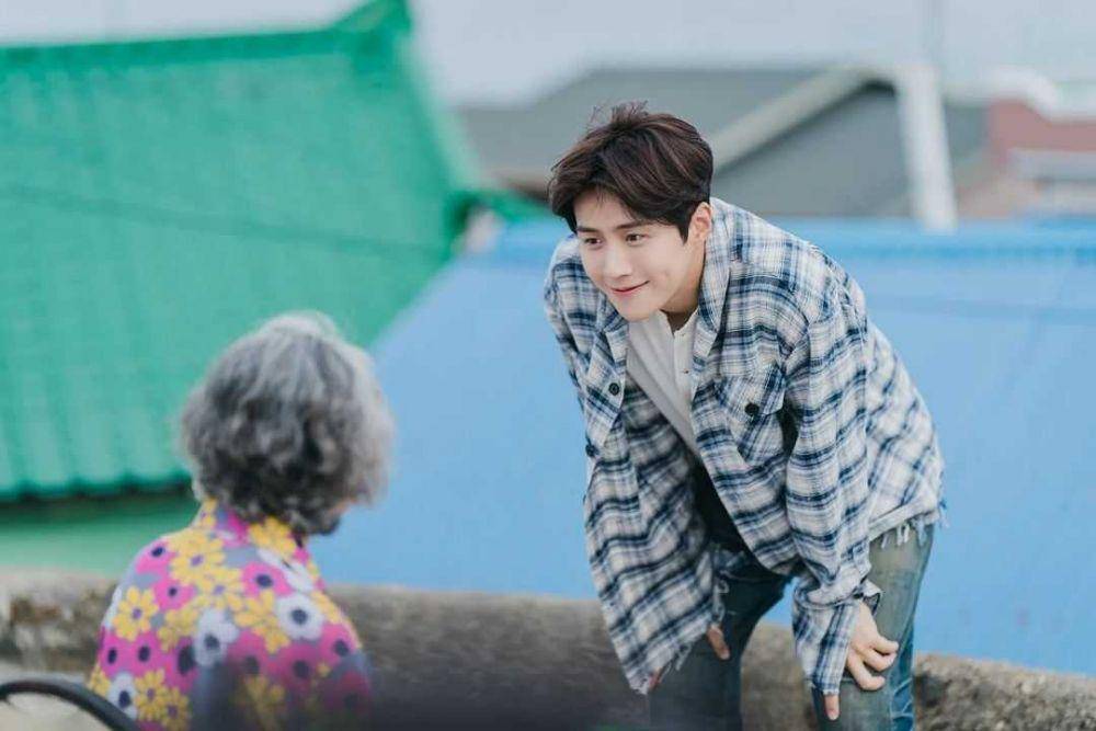 Kim Seon Ho di cuplikan drama Hometown Cha Cha Cha (instagram.com/salt_ent)