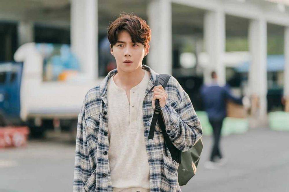 Kim Seon Ho di cuplikan drama Hometown Cha Cha Cha (instagram.com/salt_ent)
