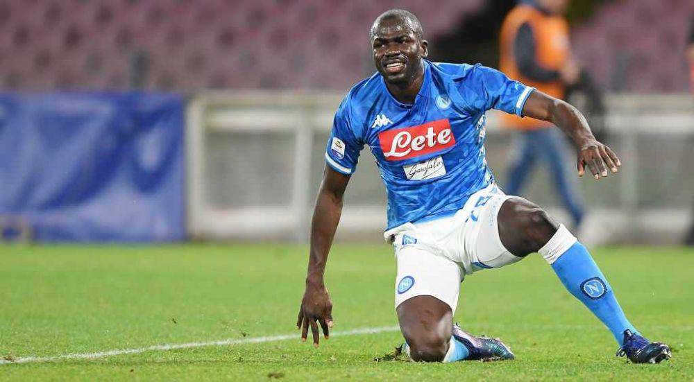 Kalidou Koulibaly saat membela Napoli (tbrfootball.com)