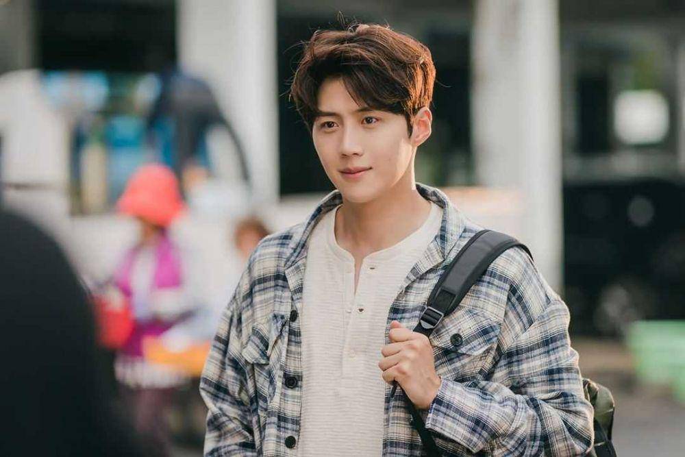Kim Seon Ho di cuplikan drama Hometown Cha Cha Cha (instagram.com/salt_ent)