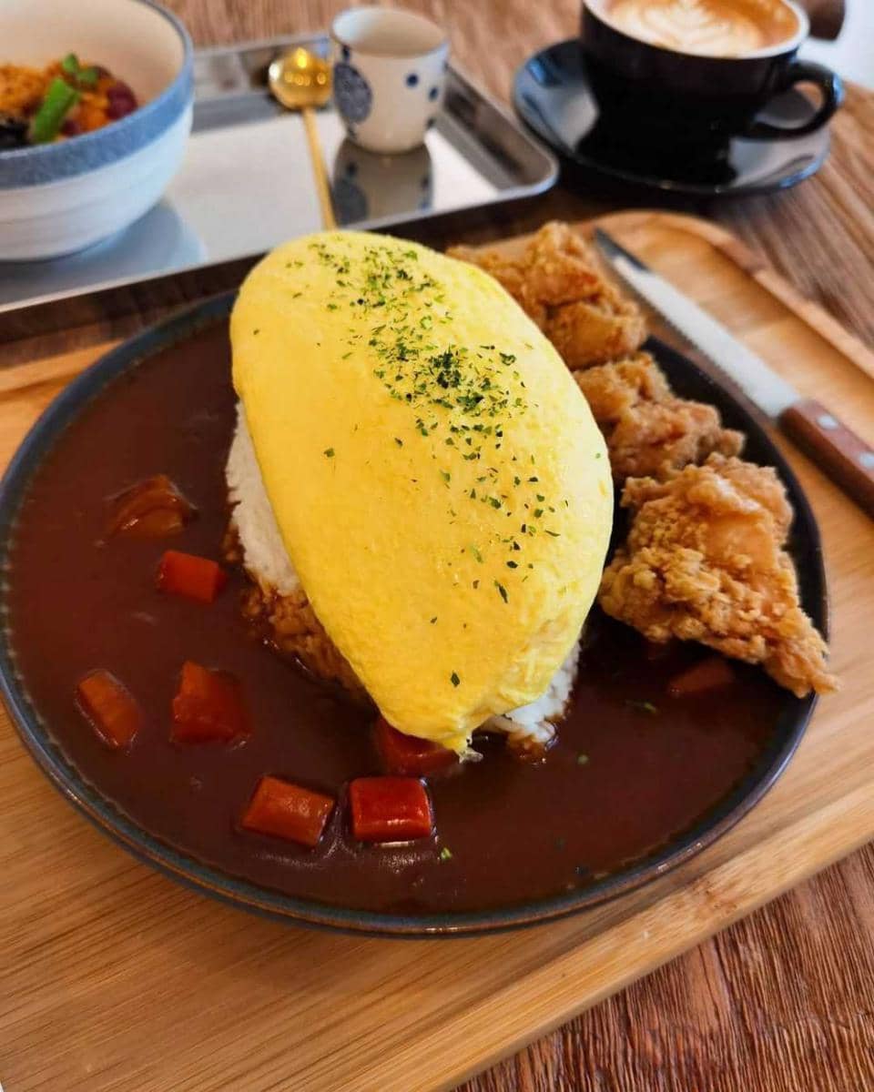 omurice (instagram.com/valenthefoodie)