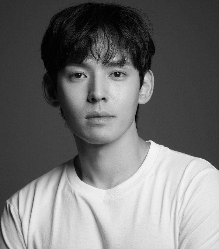 Kang Hyung Suk (instagram.com/kanghyungsuk_)