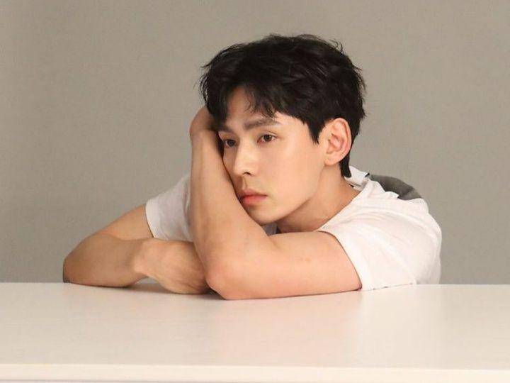 Kang Hyung Suk (instagram.com/arment_official)