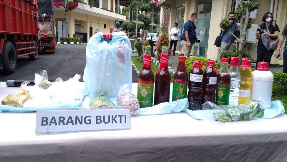 BPOM) RI mengungkap tiga pabrik jamu ilegal yang beroperasi di Kabupaten Banyuwangi. IDN Times/Istimewa
