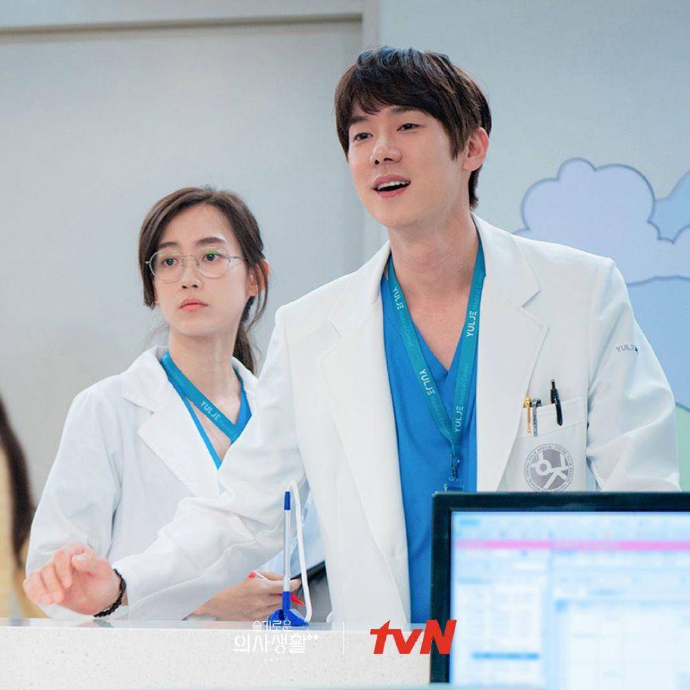 Shin Hyun Bin dan Yoo Yeon Seok di Hospital Playlist 2 (instagram.com/hospitalplaylist_official)