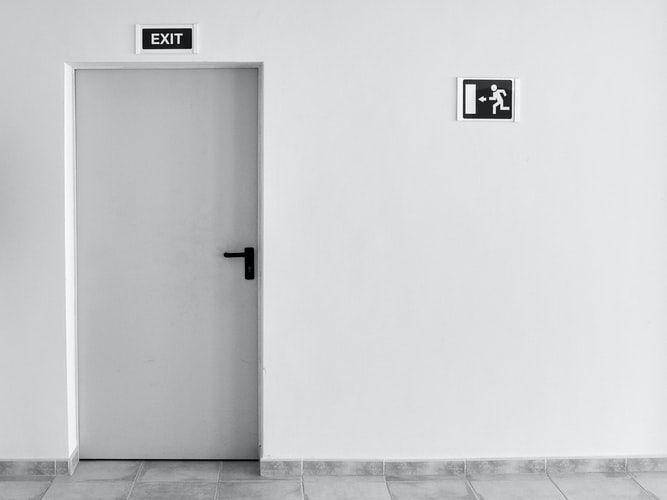 ilustrasi pintu (unsplash.com/Michael Jasmund)