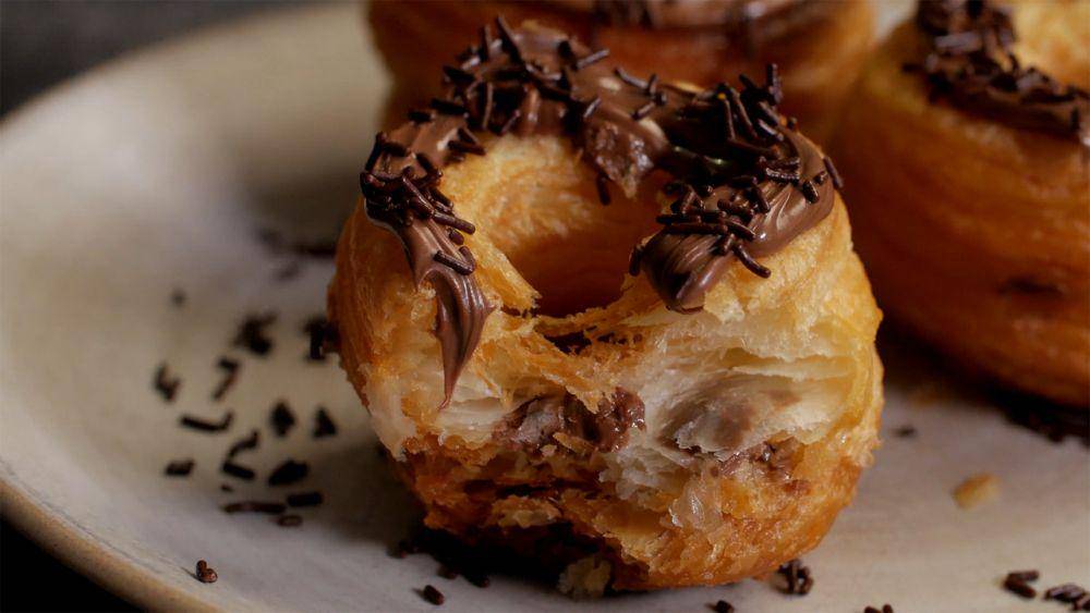 ilustrasi nutella cronut (tastemade.com)