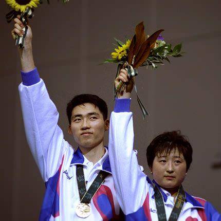 Kim Dong Moon/Gil Young Ah meraih medali emas pada Olimpiade Atlanta 1996 (chinadaily.com.cn)