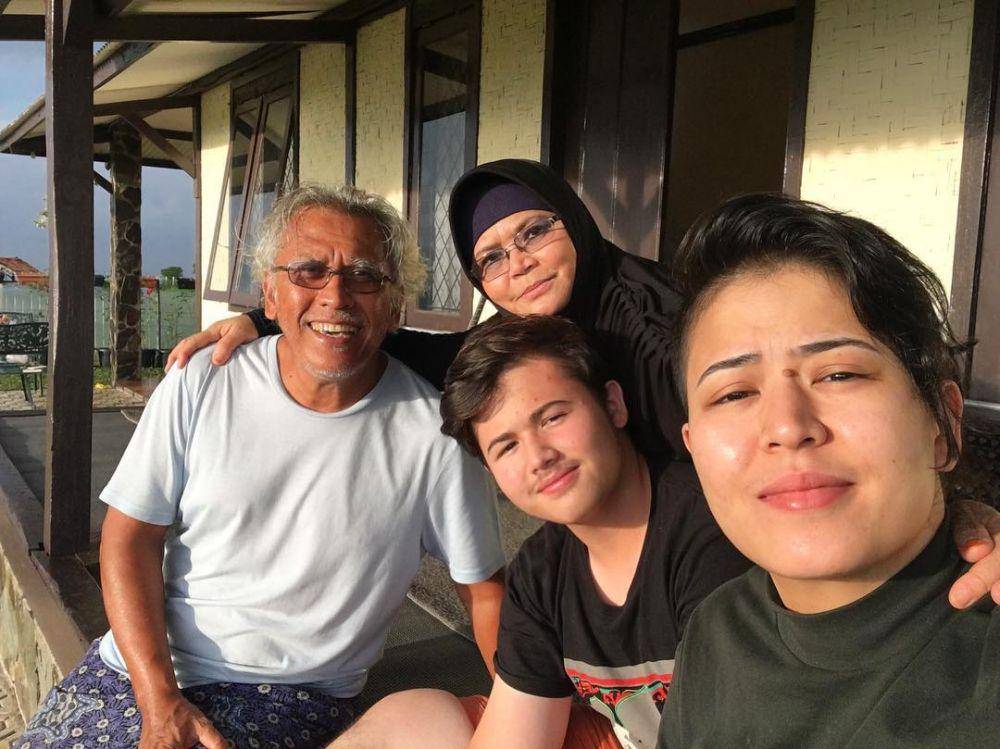 Iwan Fals dan istri (instagram.com/iwanfals)
