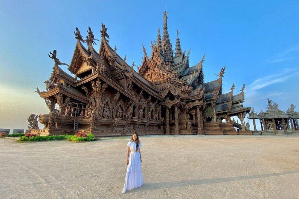 ilustrasi wisata Pattaya Sanctuary of Truth (instagram.com/kr_air)