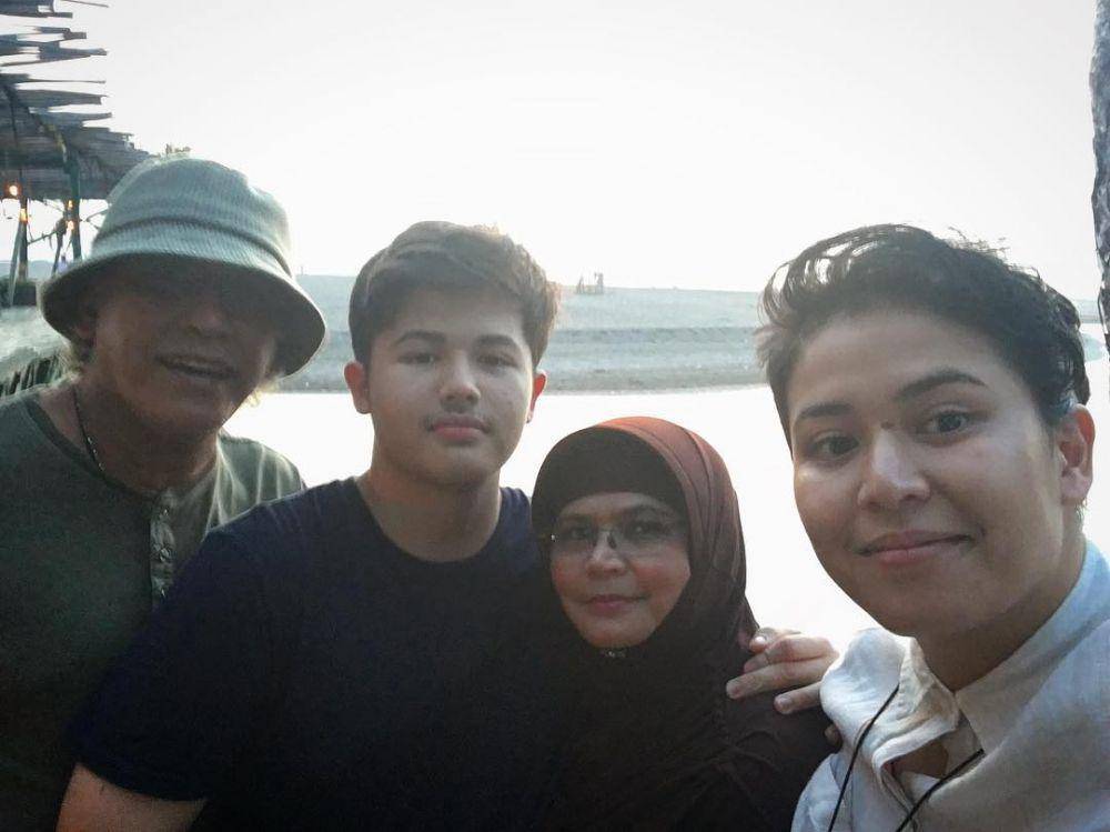 Iwan Fals dan istri (instagram.com/iwanfals)