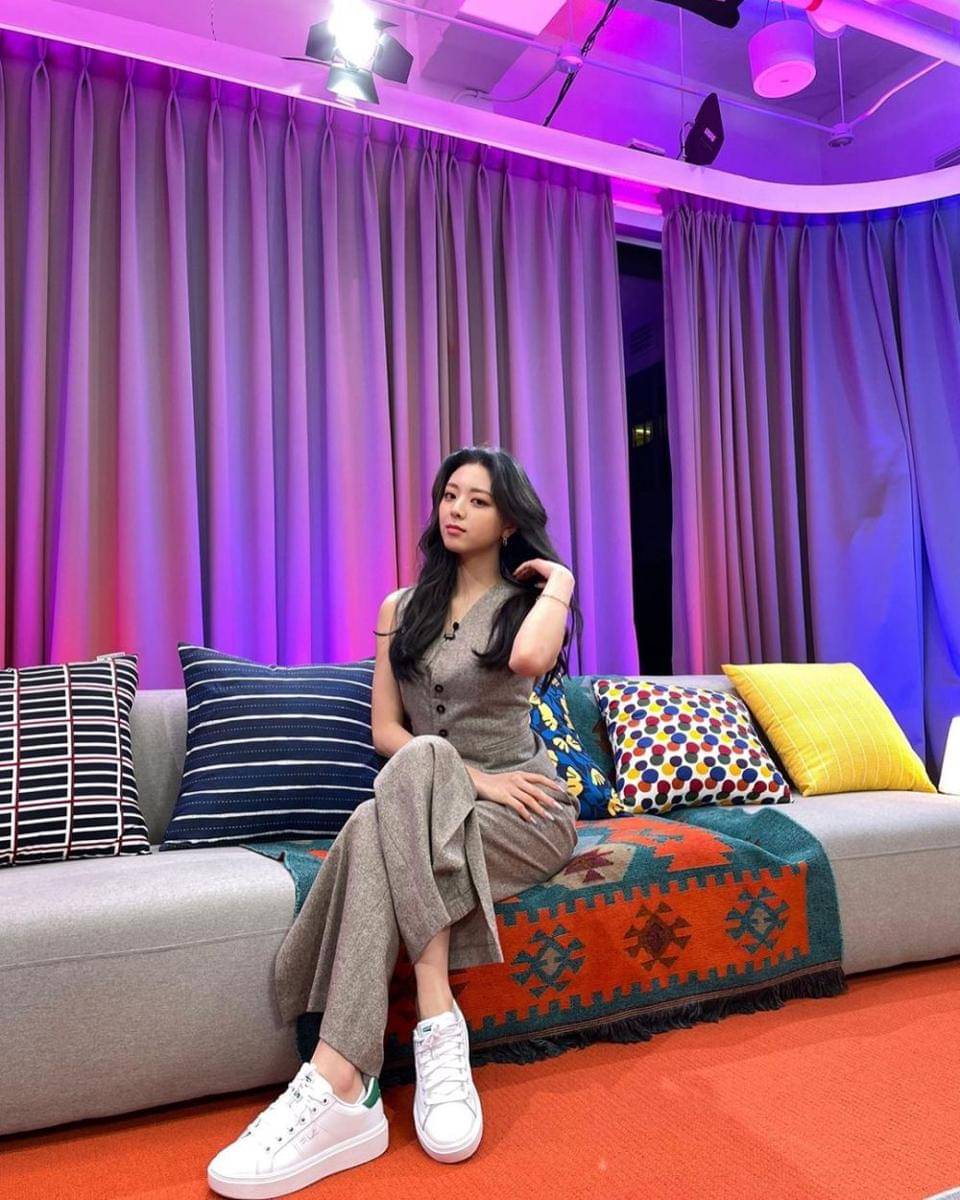 Yuna ITZY (instagram.com/itzy.all.in.us)