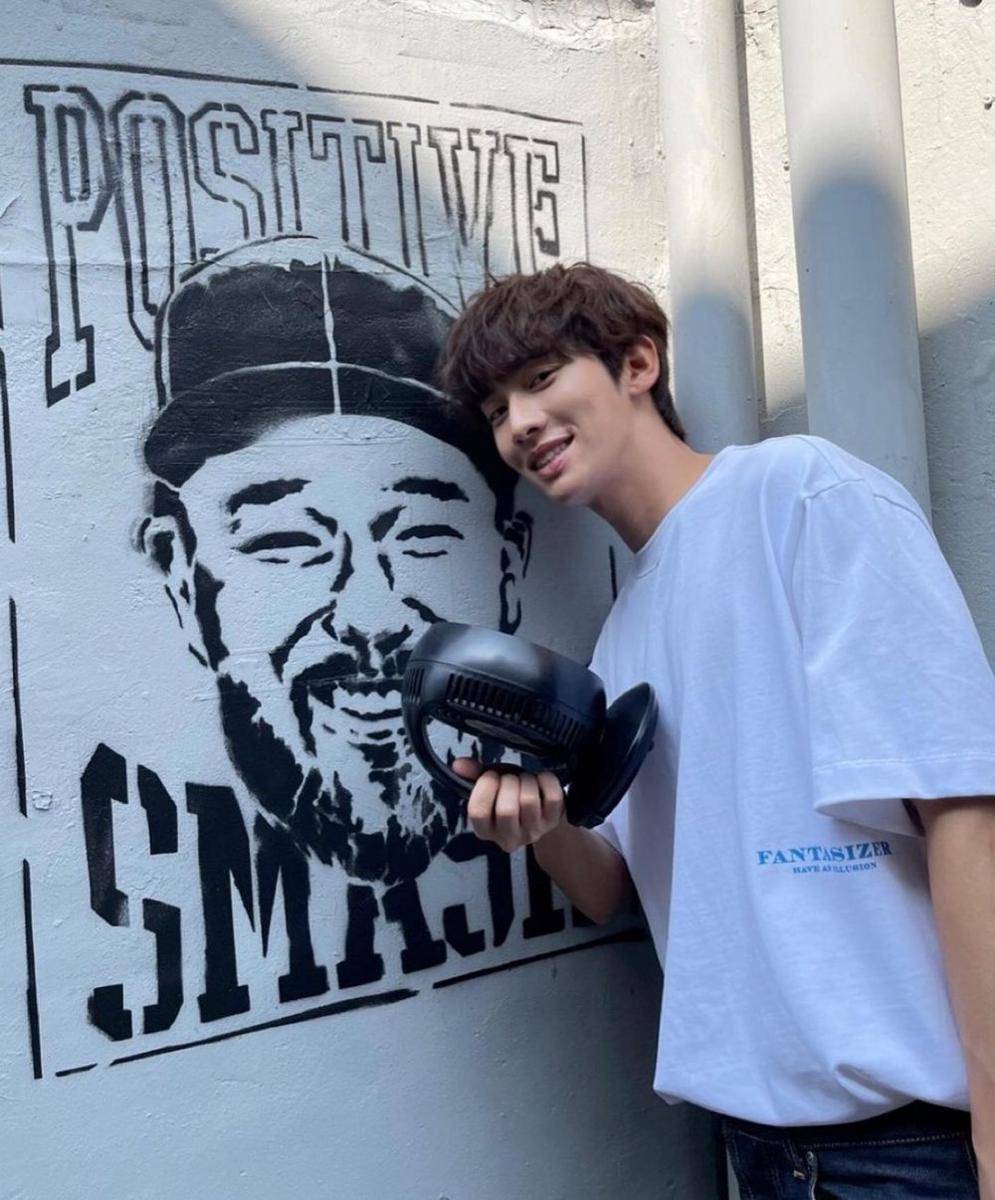 Kwon Hwa Woon (instagram.com/rnjs28)