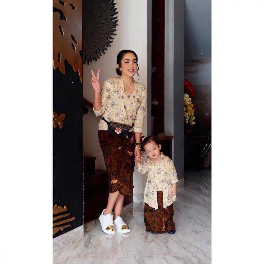 Ussy Sulistiawaty (instagram.com/ussypratama)