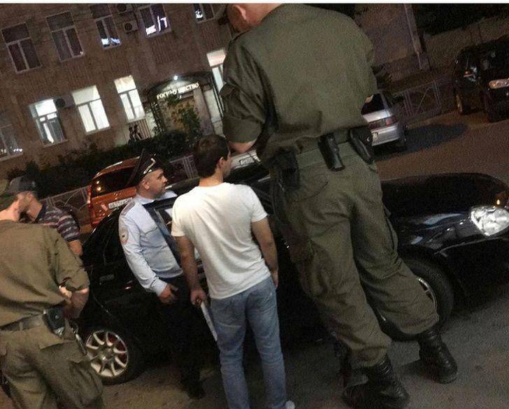 Ilusi optik laki-laki tinggi (pikabu.ru)