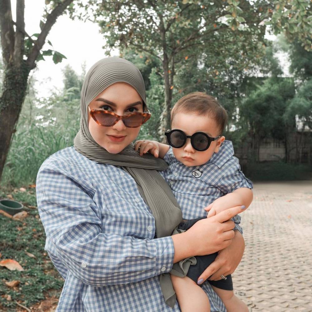 Baby Air dan mama tercinta (instagram.com/airrumiakbar1453)