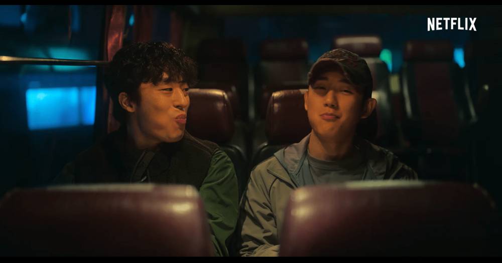 Koo Gyo Hwan dan Jung Hae In dalam teaser drama Korea D.P. (youtube.com/Netflix Asia)