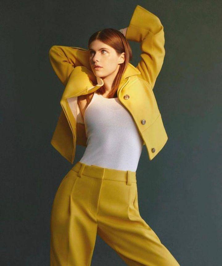 potret Alexandra Daddario (instagram.com/alexandradaddario)