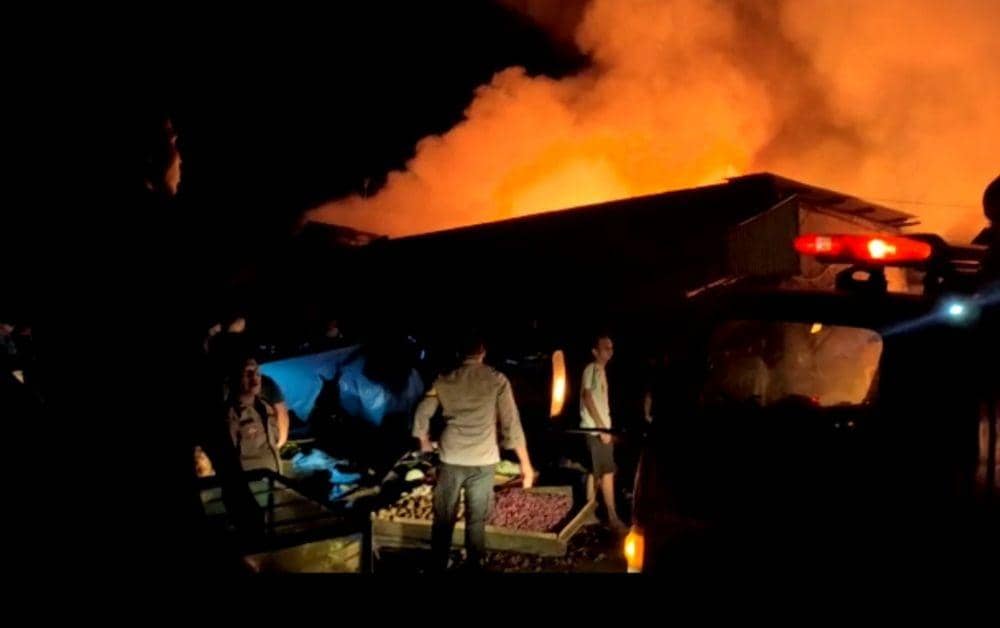 Kebakaran hebat terjadi di Pasar Bakauheni, Lamsel (IDN Times/Istimewa)