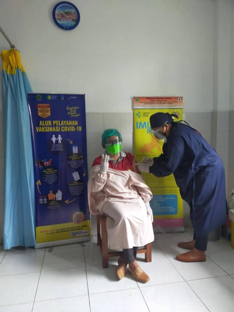 Nakes di Tabanan Jalani Vaksinasi Booster Hari Ini