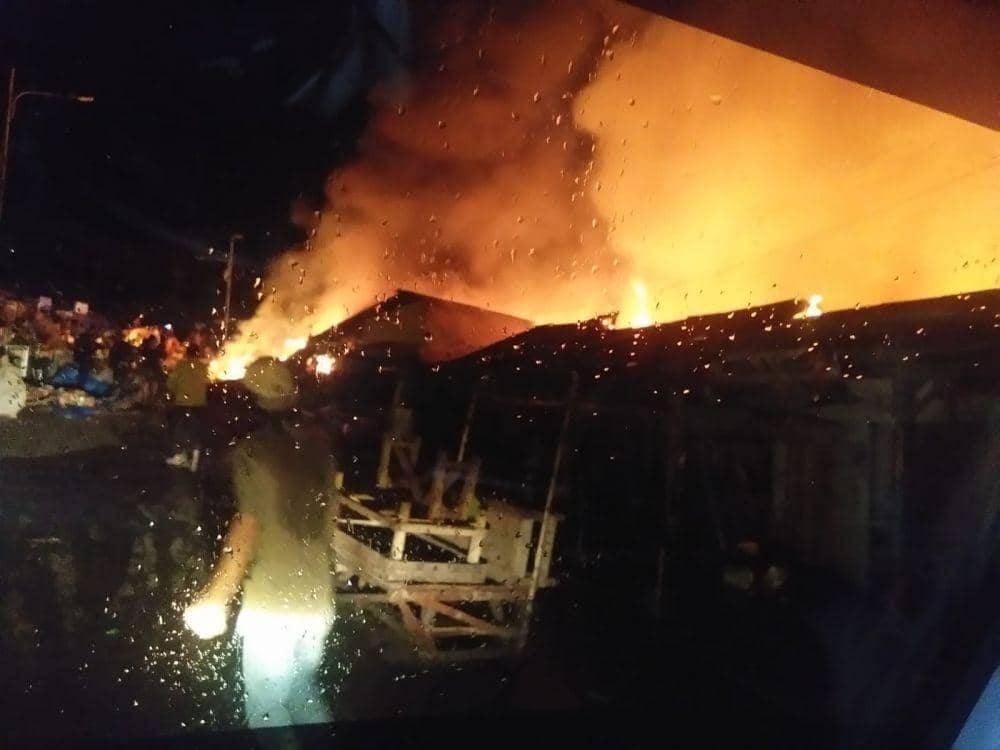 Pasar Bakauheni Lamsel Terbakar! 200 Kios Hangus, Kerugian Rp1 Miliar