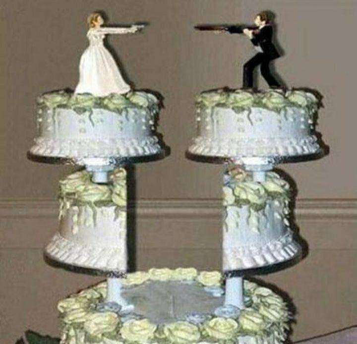 kue pernikahan bikin ngakak (instagram.com/theweddingbitch)
