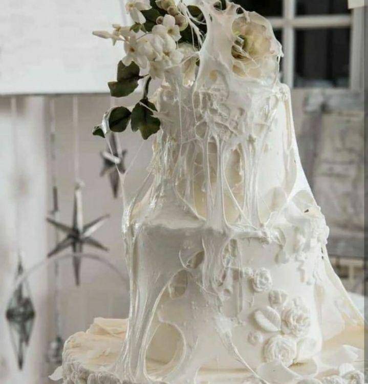 kue pernikahan bikin ngakak (instagram.com/thatsitimweddingshaming)