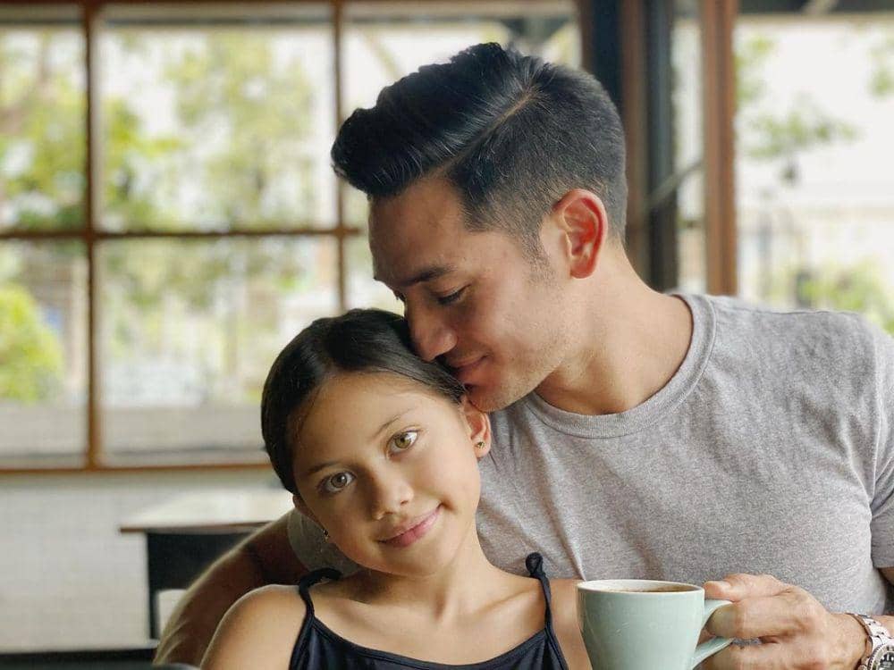 Sarah Deana White (instagram.com/nanamirdad_)