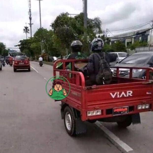 nasib apes naik motor gede (instagram.com/pamangrab.tv)