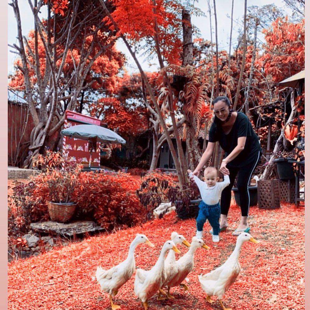 potret Aura Kasih dan sang anak (instagram.com/aurakasih)