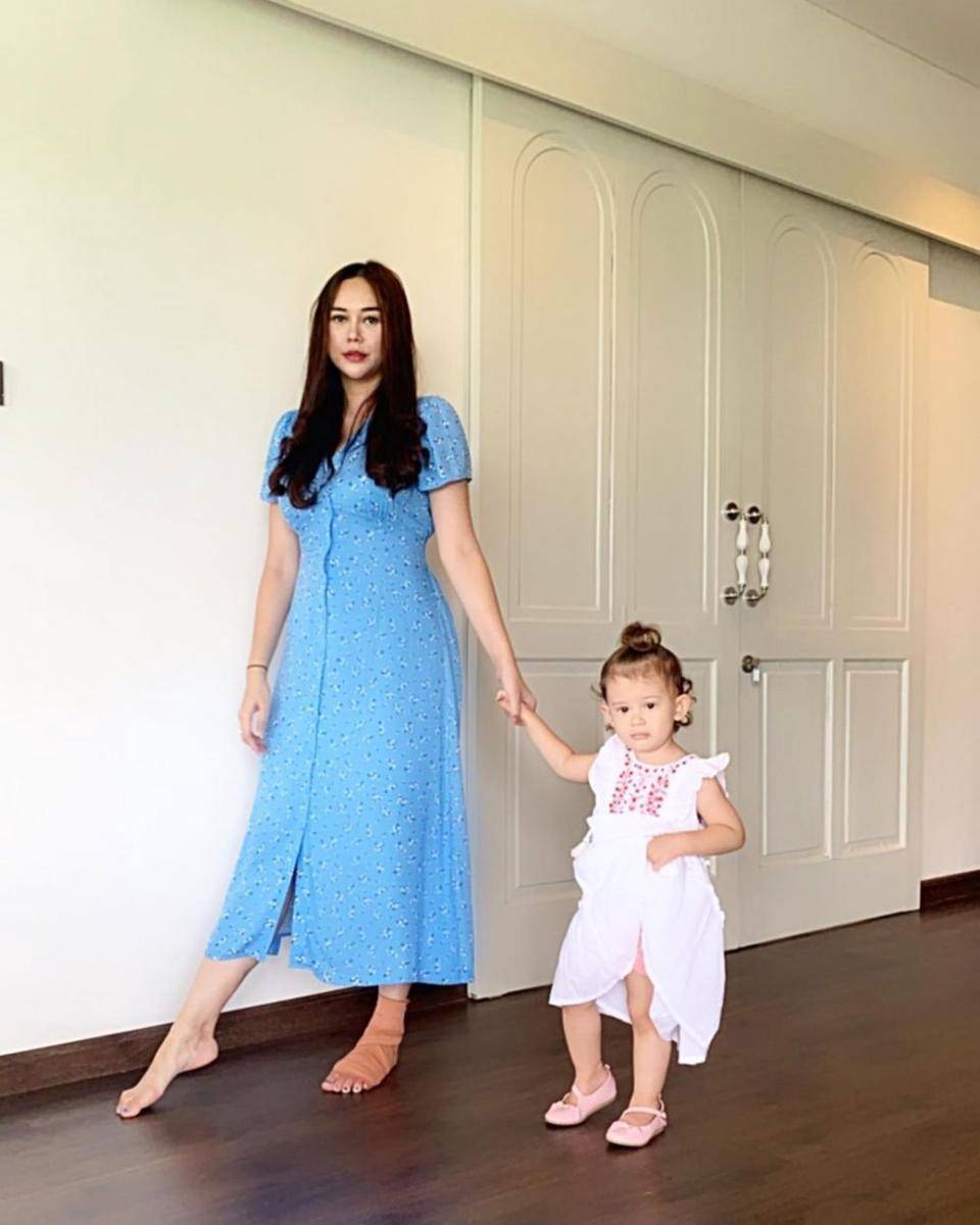 potret Aura Kasih dan sang anak (instagram.com/aurakasih)