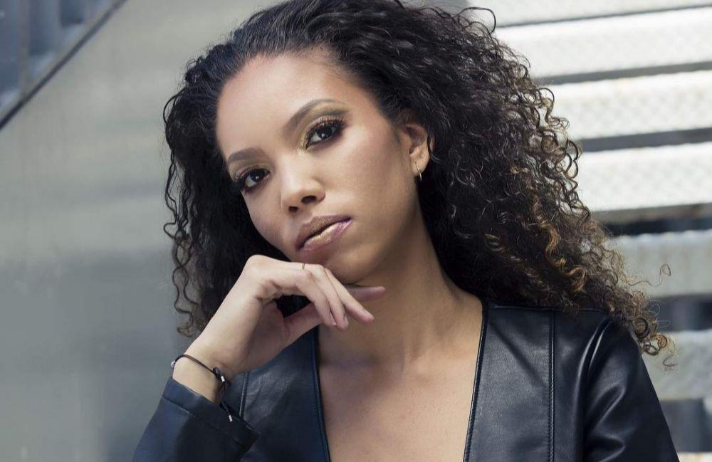 9 Pesona Menawan Stessy Roche, Miss Earth Guadeloupe 2021 yang Memikat