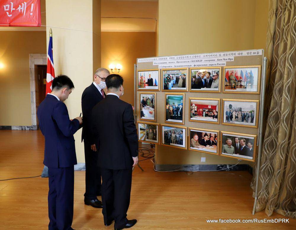 Wakil Menteri Luar Negeri DPRK untuk Urusan Rusia, Im Chon Il dan Dubes Rusia untuk DPRK, Alexander Matsegora di Pyongyang (3/8/2021). (Facebook.com/RusEmbDPRK)