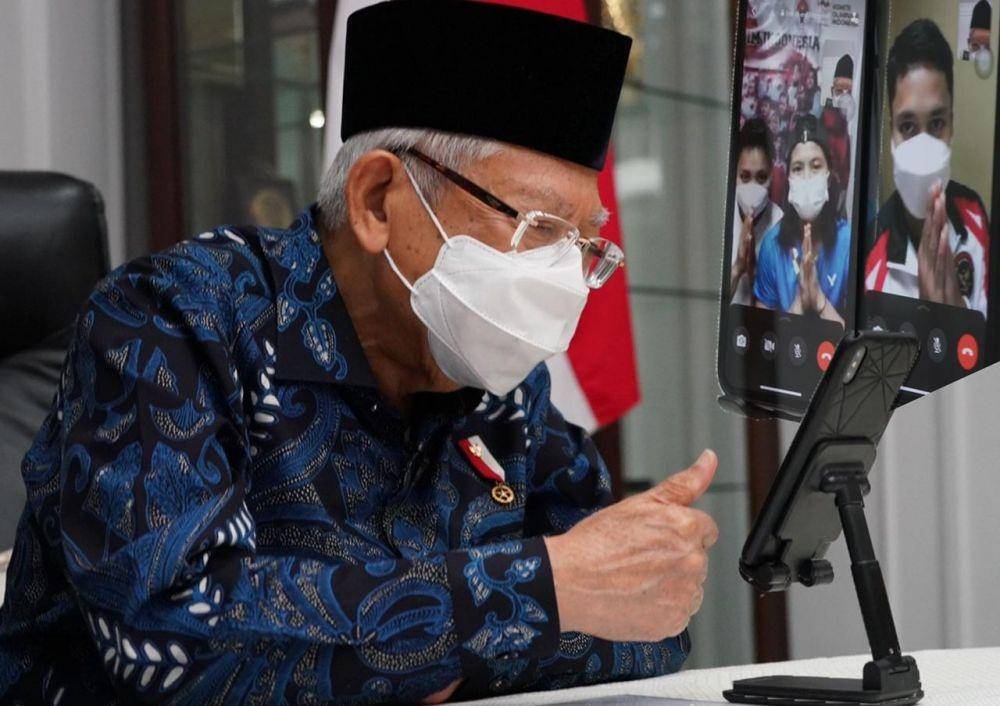 Wapres Ma'ruf Amin melakukan video call untuk memberi ucapan selamat ke Greysia Polii dan Apriyani Rahayu (istimewa/dokumentasi biro setwapres)