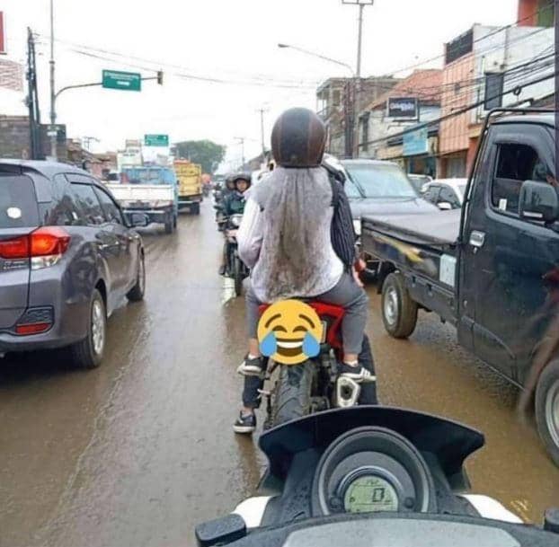 nasib apes naik motor gede (instagram.com/pamangrab.tv)