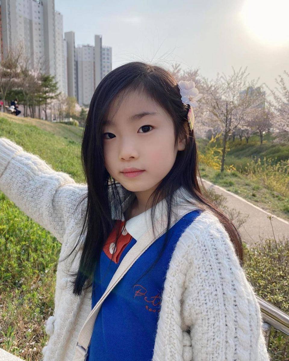 Cho Si Yeon (instagram.com/lucy_siyeon)