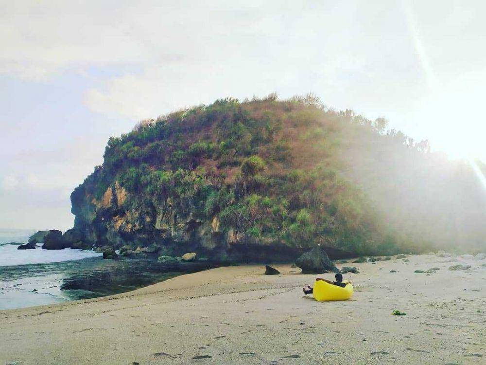 Pantai Kayu Arum (instagram.com/galihsan)