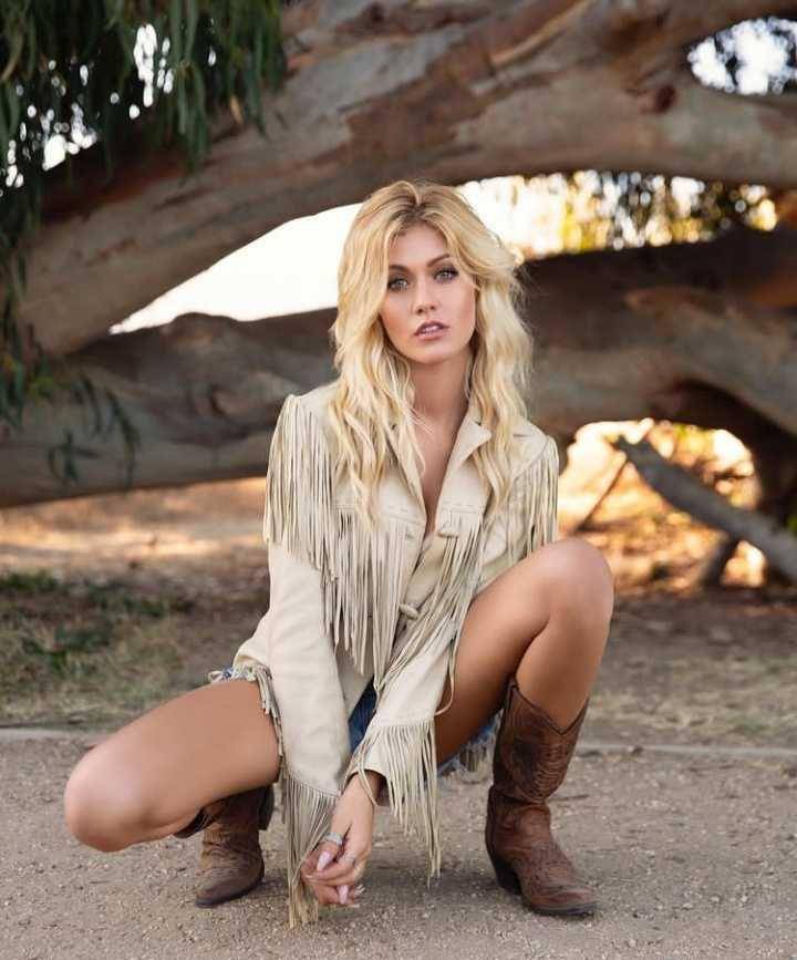 Katherine McNamara (instagram.com/kat.mcnamara)