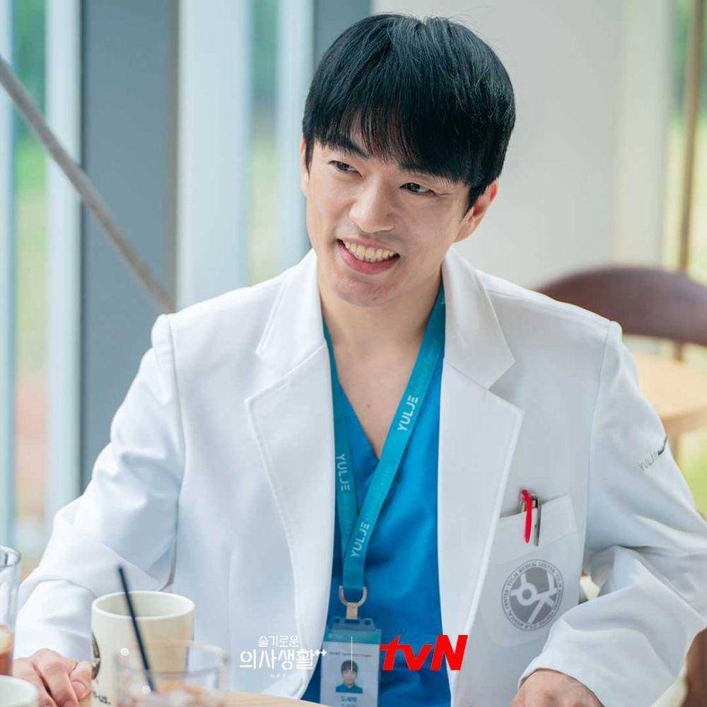 Jung Moon Sung di drama Hospital Playlist 2. (instagram.com/hospitalplaylist_official)