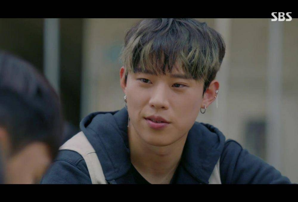 Kim Sung Chul di drama Racket Boys (dok. SBS via dramabeans.com)