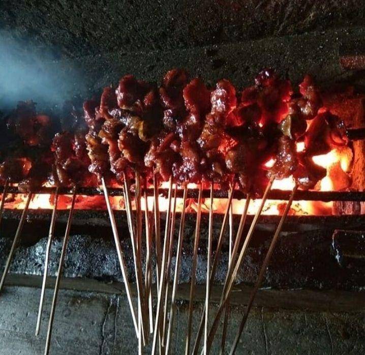 ilustrasi membakar sate (instagram.com/porjofoodhunter)