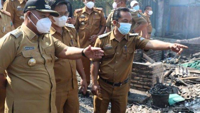 Bupati Lampung Selatan, Nanang Ermanto mengunjungi lokasi Pasar Bakauheni (IDN Times/Istimewa)
